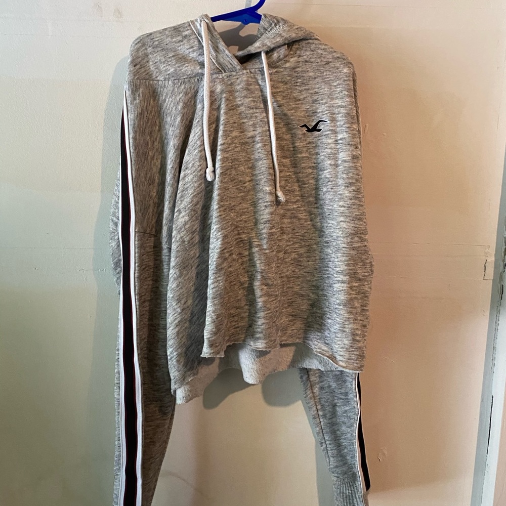 cropped sweatshirt